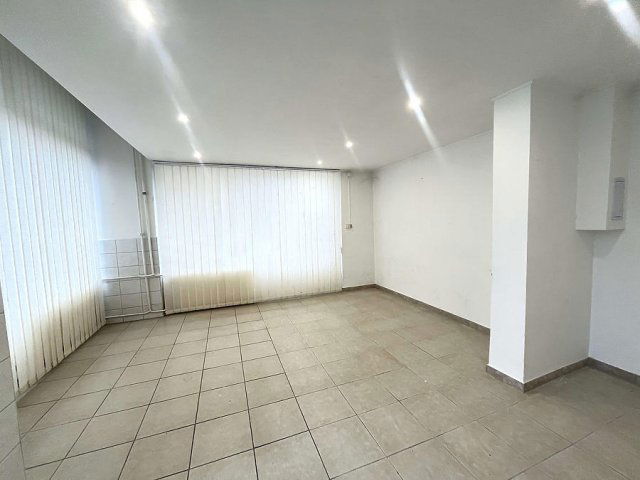 Kiadó üzlethelyiség, Budapesten, III. kerületben 270 E Ft / hó