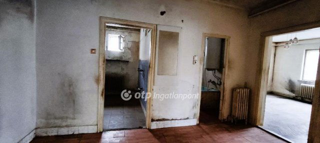 Eladó családi ház, Vácon 58.9 M Ft, 2 szobás