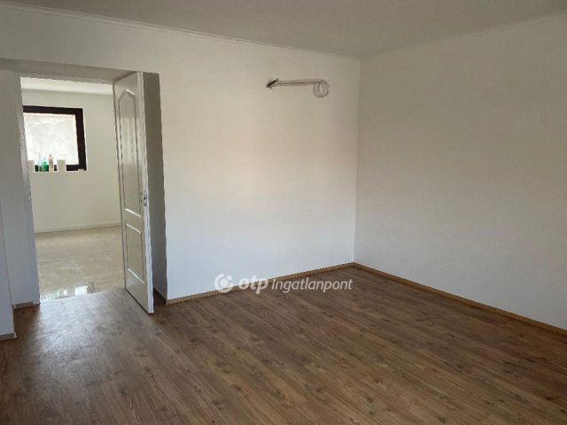 Eladó családi ház, Cegléden 36.9 M Ft, 3 szobás