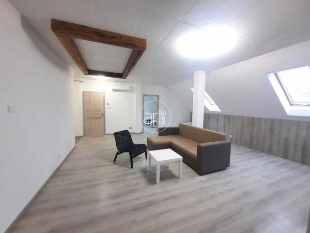 Kiadó téglalakás, albérlet, Szegeden 300 E Ft / hó, 3 szobás