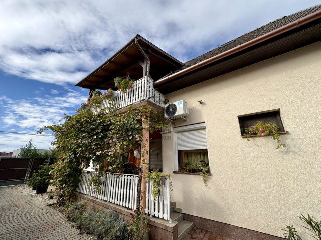 Eladó családi ház, Siófokon 99.9 M Ft, 7 szobás