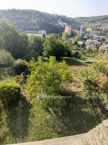 Eladó családi ház, Komlón 80 M Ft, 6 szobás