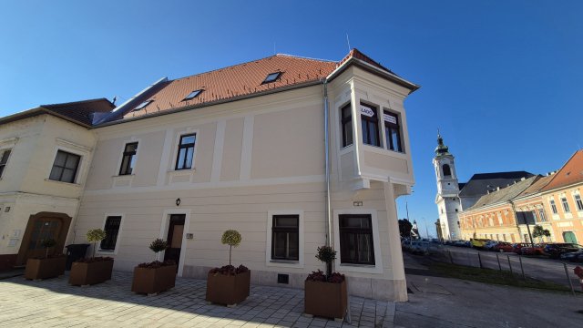 Eladó téglalakás, Győrött 109.9 M Ft, 3 szobás