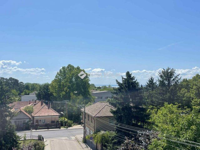 Eladó téglalakás, Balatonalmádiban 79.9 M Ft, 3 szobás