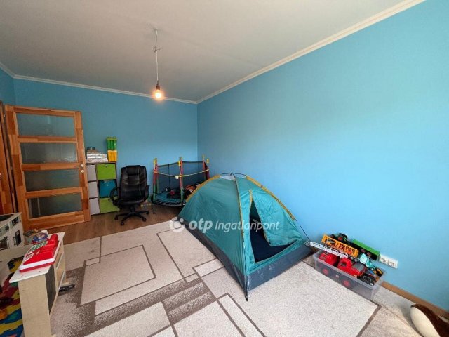 Eladó panellakás, Százhalombattán 69.9 M Ft, 2+1 szobás