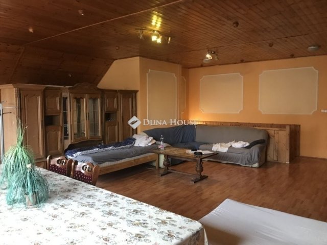 Eladó családi ház, Nagyvenyimen 90 M Ft, 3 szobás