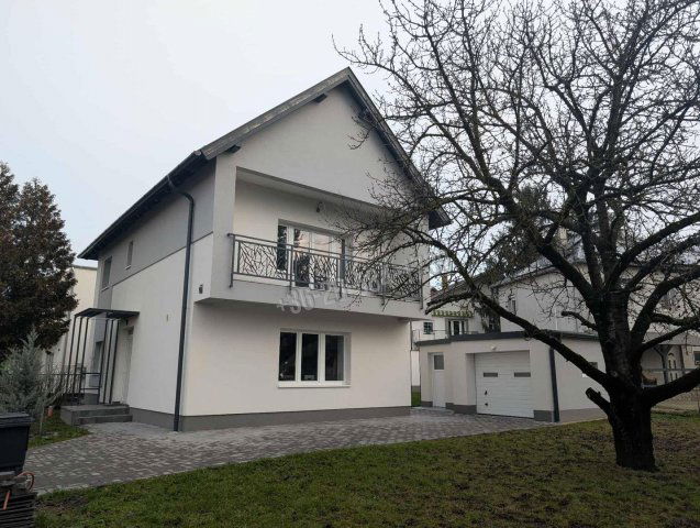 Eladó családi ház, Hévízen 119.9 M Ft, 3 szobás