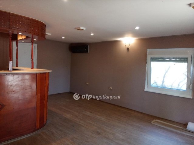 Eladó családi ház, Dombóváron 26.5 M Ft, 1+1 szobás