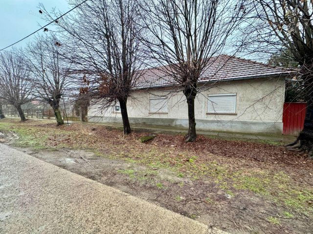 Eladó családi ház, Szarvason 24.9 M Ft, 5 szobás