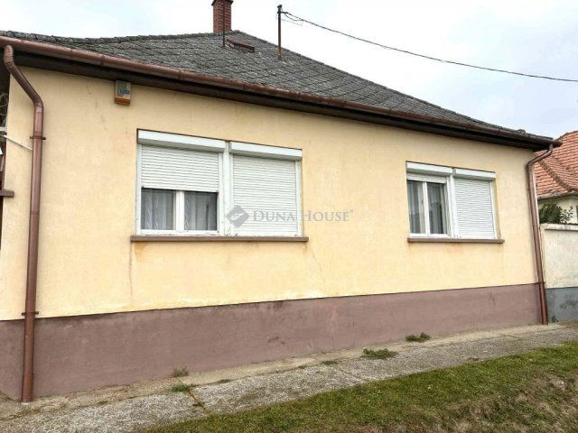 Eladó családi ház, Fajszon 25 M Ft, 3 szobás