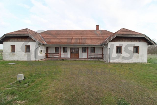 Eladó mezogazdasagi ingatlan, Kemeneskápolnán 95 M Ft