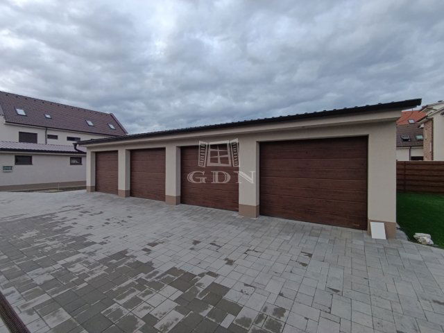 Eladó téglalakás, Baján 87 M Ft, 2 szobás