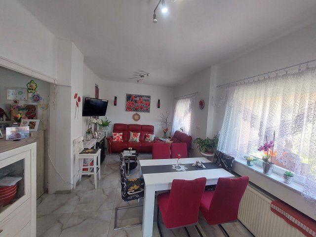 Eladó családi ház, Sárisápon 78.5 M Ft, 3+1 szobás