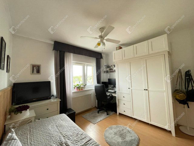 Eladó téglalakás, Székesfehérvárott 78 M Ft, 4 szobás