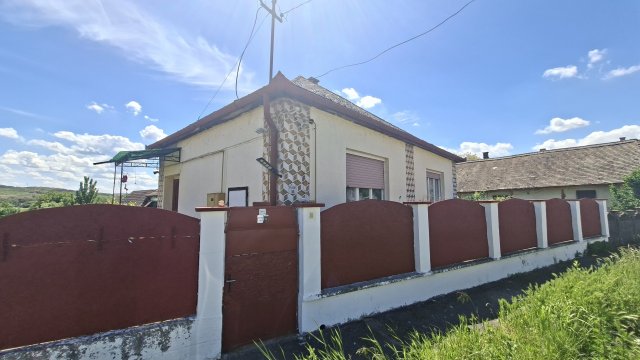 Eladó családi ház, Szabadiban 21 M Ft, 3 szobás