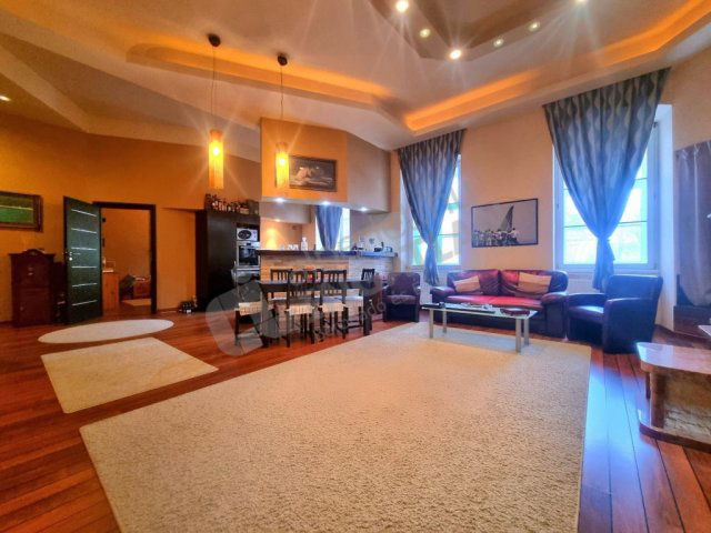 Kiadó téglalakás, albérlet, I. kerületben, Fő utcában