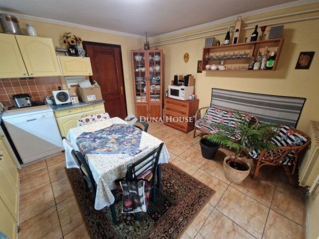 Eladó családi ház, Baján 65 M Ft, 5 szobás