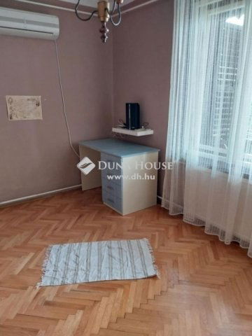 Eladó családi ház, Vecsésen 119.9 M Ft, 5 szobás