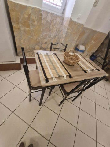 Kiadó téglalakás, albérlet, Pécsett 200 E Ft / hó, 2 szobás