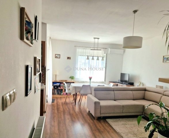 Eladó ikerház, Nagytarcsán 124 M Ft, 4 szobás