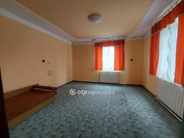 Eladó családi ház, Tázláron 30 M Ft, 4 szobás