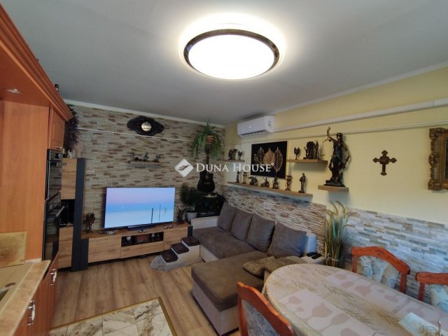 Eladó panellakás, Tatabányán, Sánc utcában 59.99 M Ft