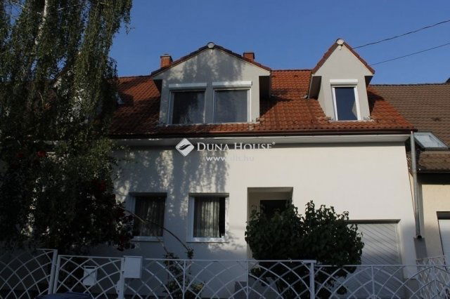 Eladó sorház, Pécsett 119.9 M Ft, 5 szobás