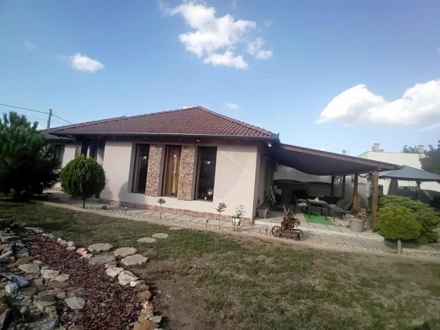 Eladó családi ház, Hatvanban 88 M Ft, 3+2 szobás