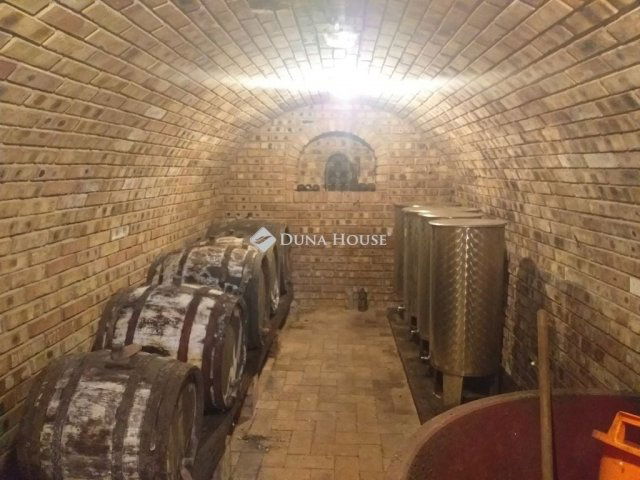 Eladó mezogazdasagi ingatlan, Monoron 9.9 M Ft