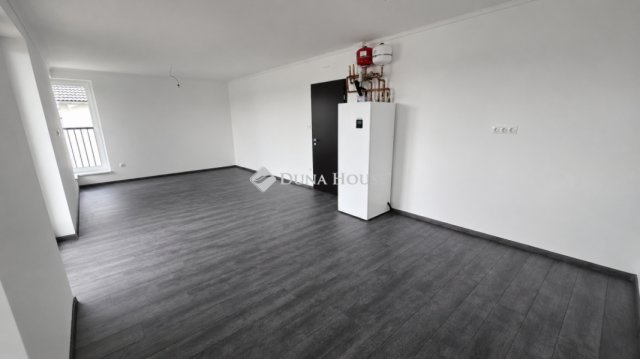 Eladó téglalakás, Mendén 79.9 M Ft, 4 szobás
