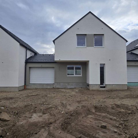 Eladó téglalakás, Pákozdon 99 M Ft, 4 szobás