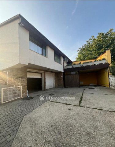 Eladó családi ház, Vonyarcvashegyen 149.9 M Ft, 7 szobás