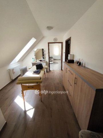 Eladó családi ház, Solymáron 279 M Ft, 6 szobás