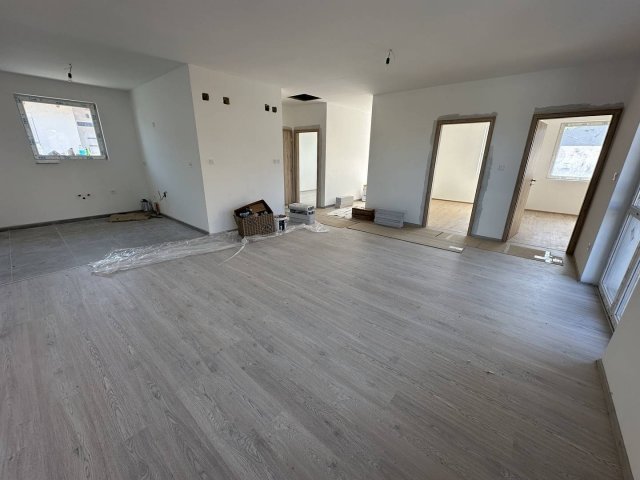 Eladó ikerház, Szigetszentmiklóson 99.9 M Ft, 5 szobás