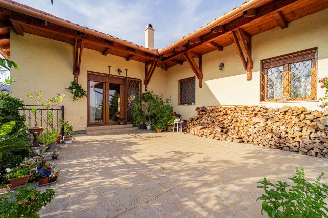 Eladó családi ház, Diósdon 210 M Ft, 4 szobás