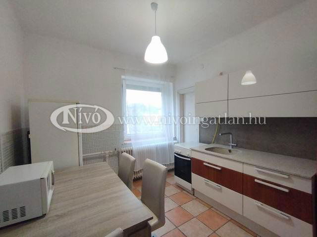 Eladó családi ház, Balatonalmádiban 99.9 M Ft, 2+1 szobás