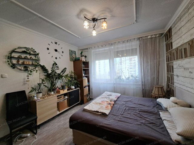 Eladó panellakás, Nyíregyházán 30 M Ft, 2 szobás
