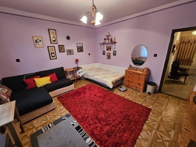 Eladó családi ház, Vecsésen 109.98 M Ft, 6 szobás