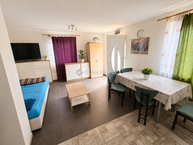 Eladó nyaraló, Győrött 26.5 M Ft, 2 szobás