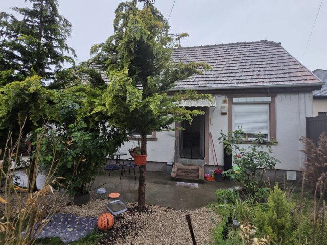 Eladó családi ház, Adonyban 35.5 M Ft, 1 szobás