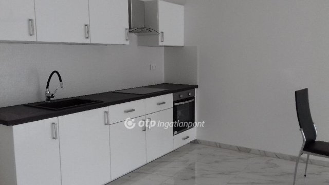 Kiadó téglalakás, albérlet, Debrecenben 270 E Ft / hó, 3 szobás