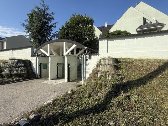 Eladó téglalakás, Győrött 97 M Ft, 4 szobás
