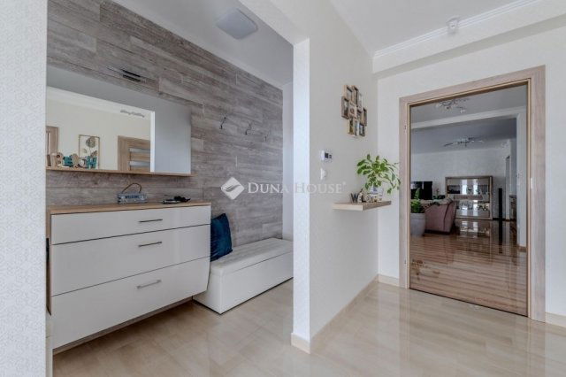 Eladó családi ház, Üllőn 324.9 M Ft, 6 szobás