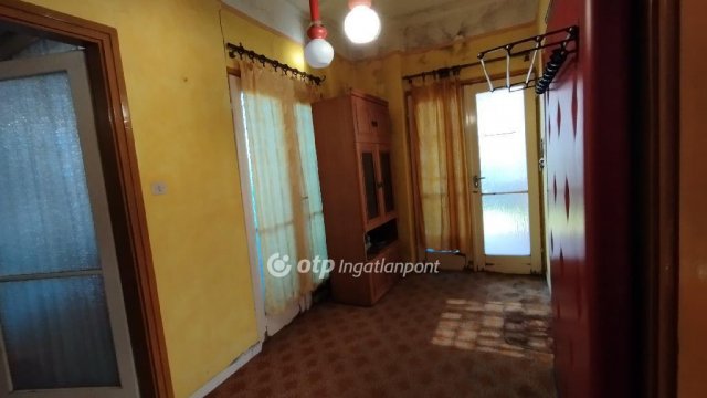 Eladó családi ház, Jászberényben 30 M Ft, 2 szobás