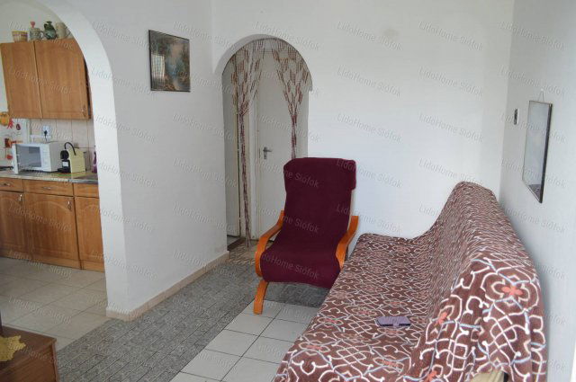 Eladó családi ház, Tabon 29.9 M Ft, 2 szobás