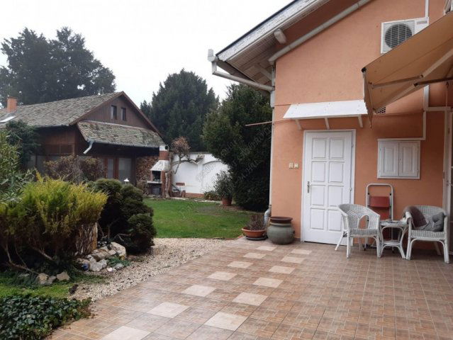 Eladó családi ház, Szentesen 108 M Ft, 5+2 szobás