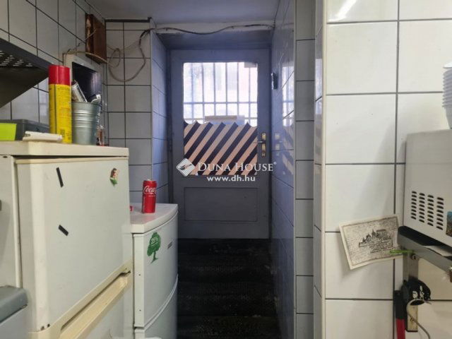 Eladó üzlethelyiség, Budapesten, VII. kerületben 63.9 M Ft