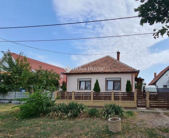 Eladó családi ház, Tóalmáson 49.99 M Ft, 3 szobás