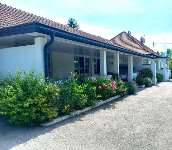 Eladó családi ház, Ságváron 0.28 M Ft, 17 szobás