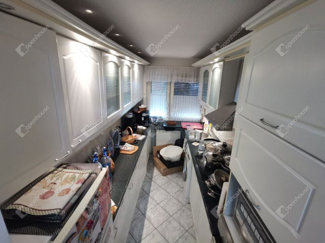 Eladó téglalakás, Székesfehérvárott 69.9 M Ft, 3 szobás